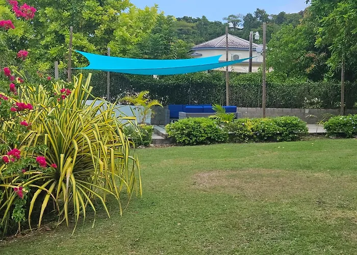 Georgiana - Ensuite Double Bedroom, Cardiff Hall, Runaway Bay, One Mile To Beaches, 1 Hour From Montego Bay Airport * Runaway Bay