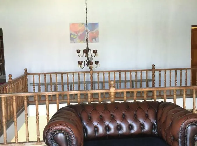 Georgiana - Ensuite Double Bedroom, Cardiff Hall, Runaway Bay, One Mile To Beaches, 1 Hour From Montego Bay Airport Homestay